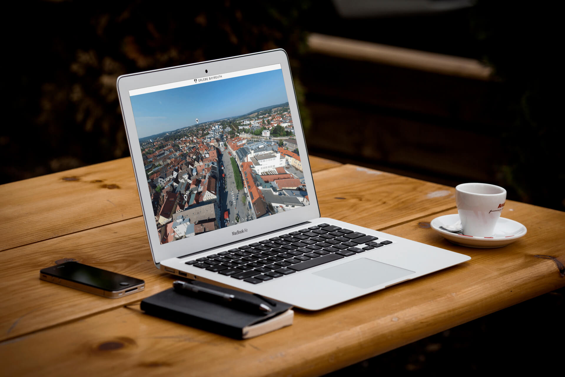 Laptop mit der Webseite von Erlebe Bayreuth